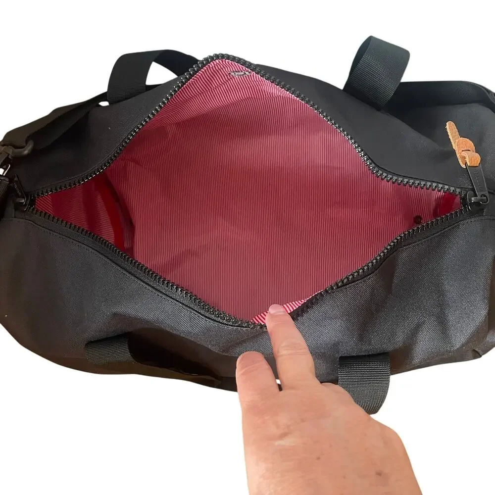 Herschel Supply Black Sutton Gym Travel Weekender Duffle Bag NWT Size L
